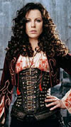 Aarkeybabble : Kate Beckinsale - Looking lovely in her corset in Van Helsing