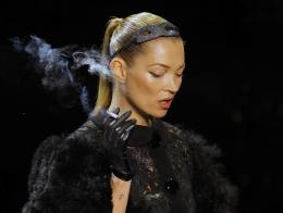 Aarkeybabble : If you don't think the image of Kate Moss all dolled up with her cig is hot, well sheeeeet... you might be reading the wrong blog! ;)